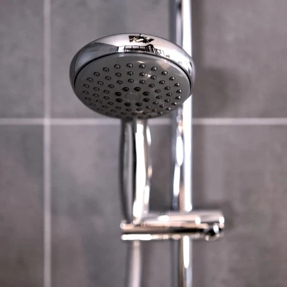 Wenko Duschkopf Basic Grau Kunststoff (ABS), 10 X 10 Cm Grau Chrom 11 Wenko Duschkopf Basic Grau Kunststoff (ABS), 10 X 10 Cm Grau Chrom – Bild 9